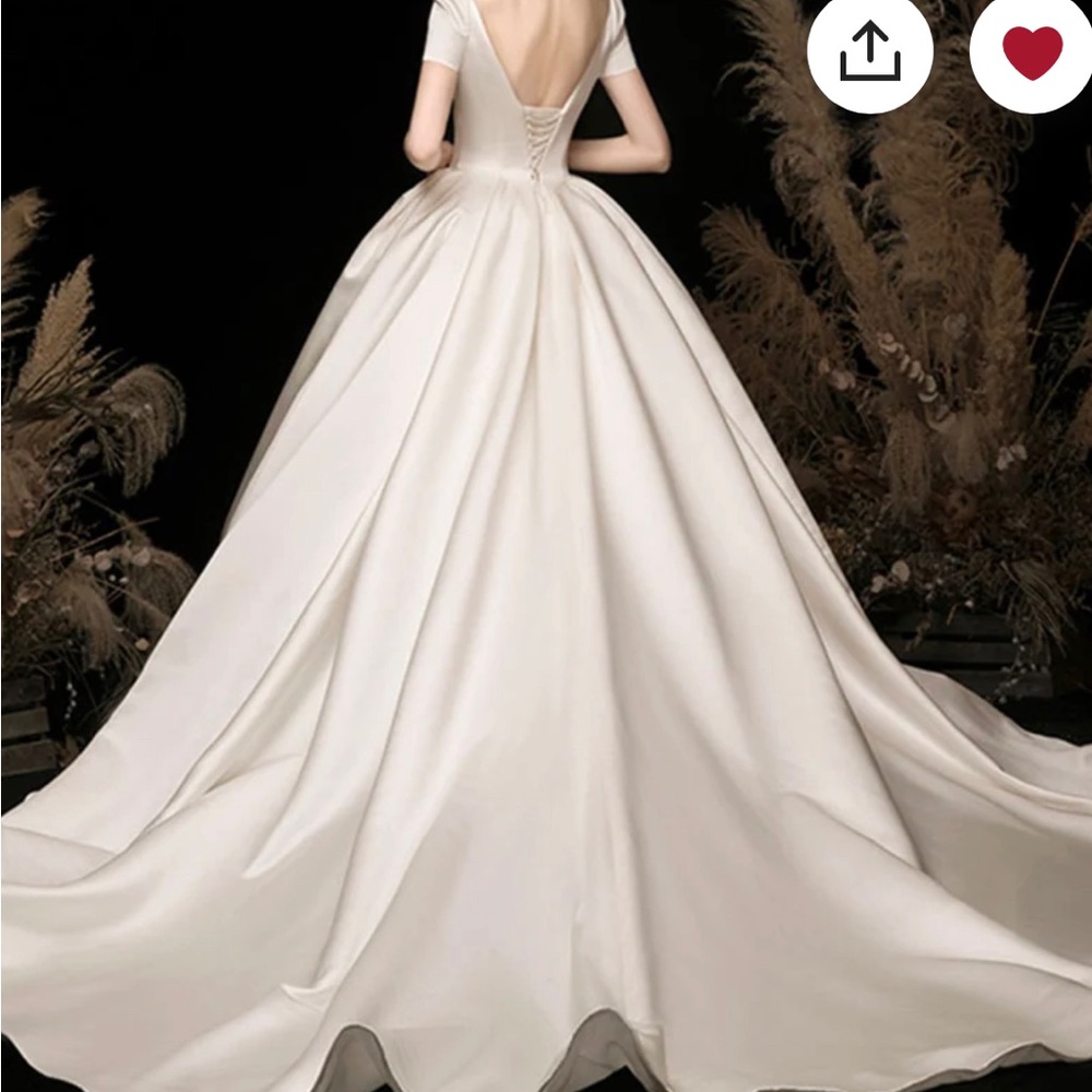 Satin bridal wedding dress new/never worn - Picture 2 of 4